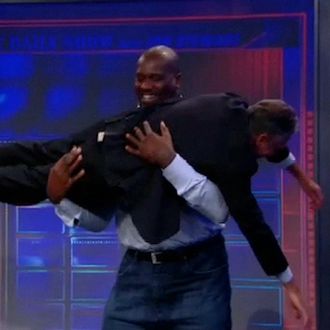 Shaquille O'Neal Once Hilariously Used 10 Inch+ Hand Size to Pickpocket IT  Guy's Phone - The SportsRush