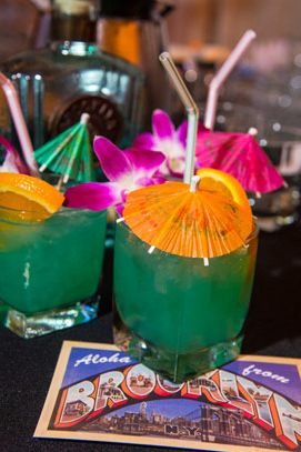 布鲁克林杜松子酒配上达蒙·戴尔的《来自布鲁克林的阿罗哈》提基。