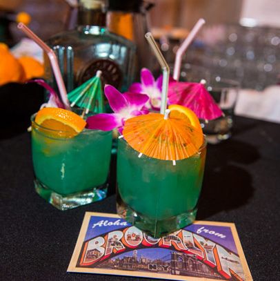 布鲁克林杜松子酒配上达蒙·戴尔的《来自布鲁克林的阿罗哈》提基。