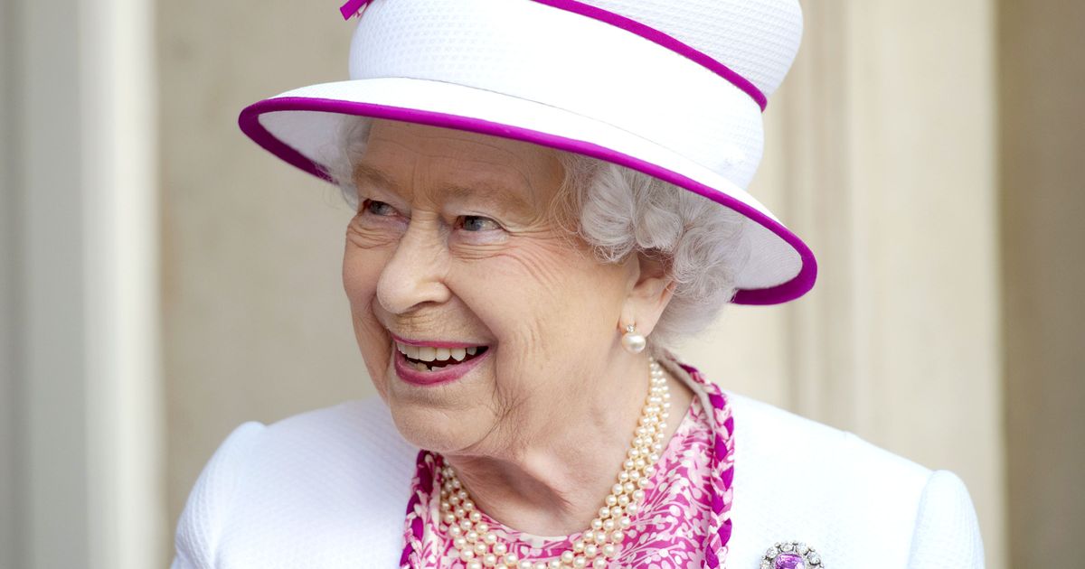 Queen Elizabeth Fires Royal Bra-Fitter Over Tell-All Book