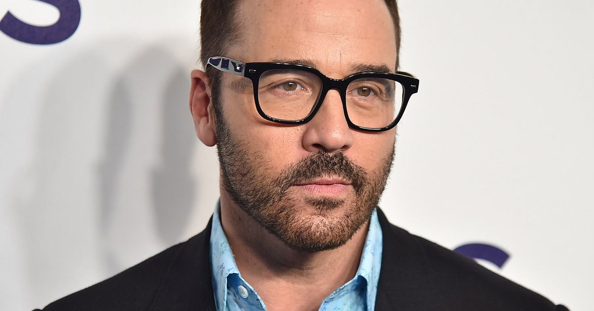 傑里米·皮文 (Jeremy Piven) 的 CBS 秀群眾的智慧由於四項性侵犯指控而被取消