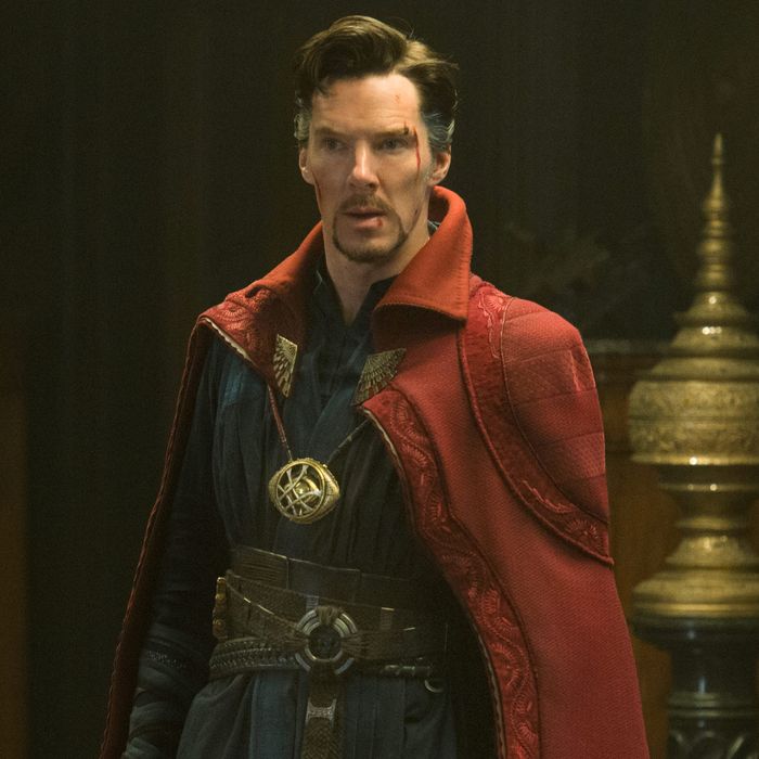 f860950330ce9c2c852139d598a0241bf2-04-doctor-strange-red-cloak.rsquare.w700.jpg