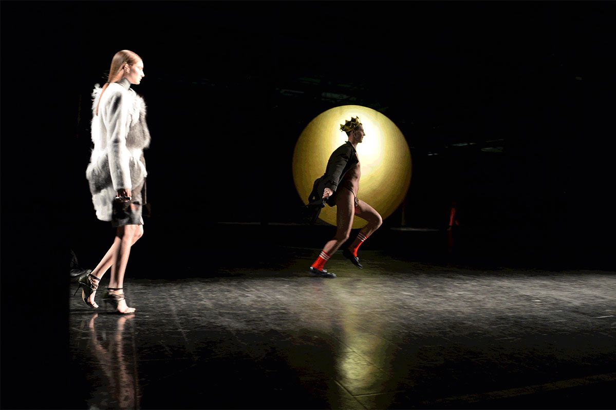 Here s the Definitive Prabal Gurung Streaker GIF