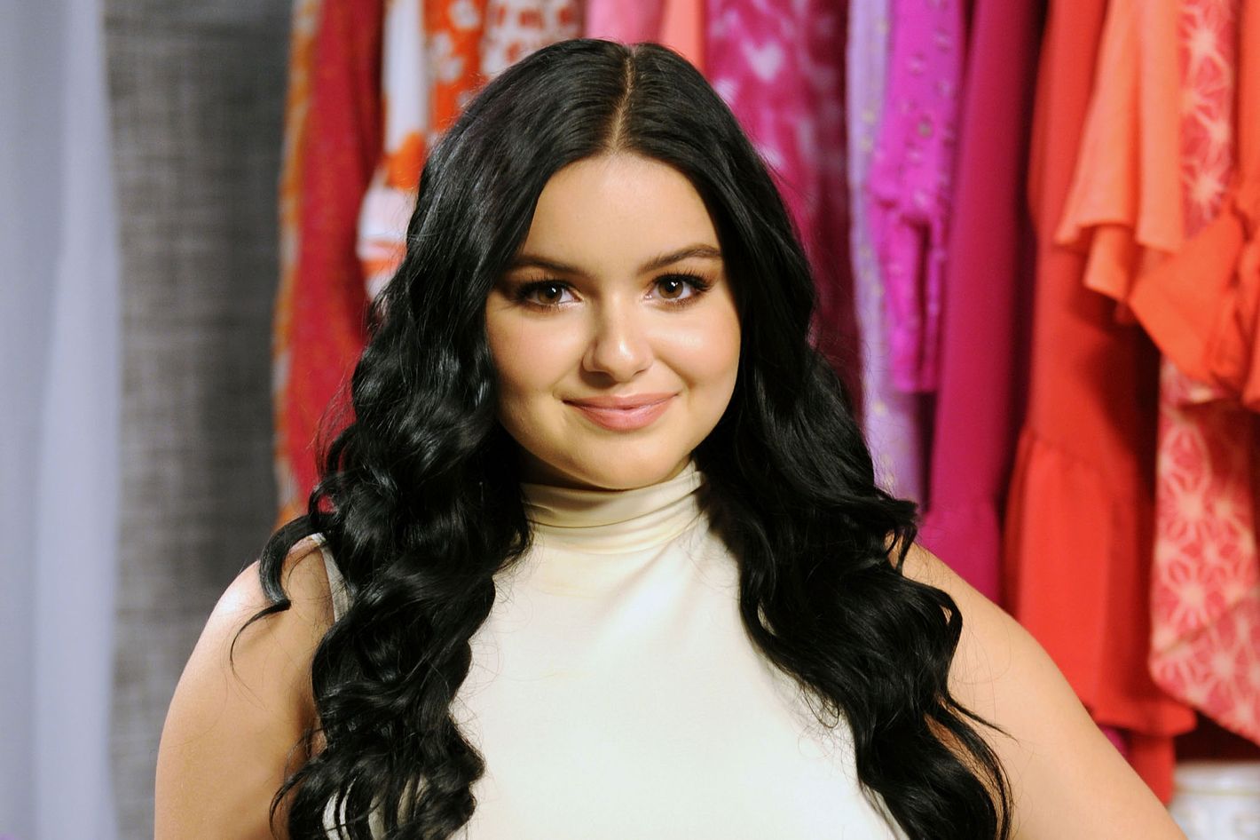 Nice Celeb and Girls on X: Ariel Winter boobs pop out candids