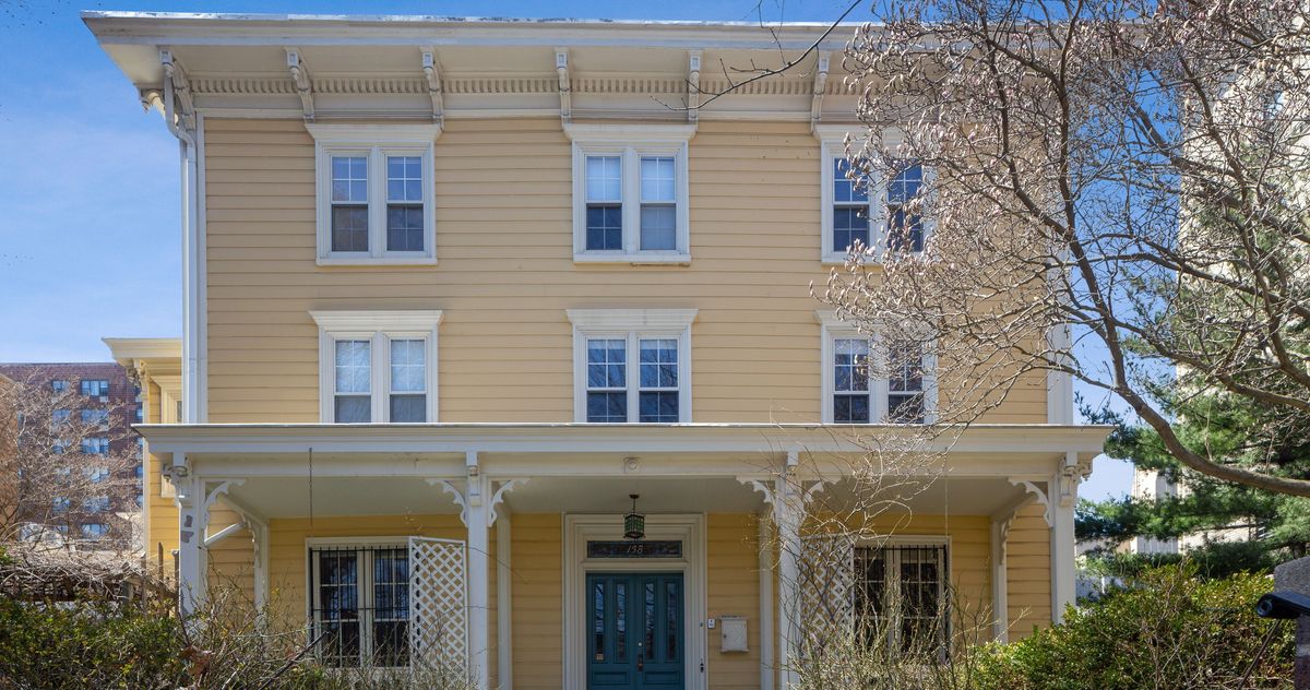Fort Greene's Butter-Yellow Country House Is Slated for Demolition