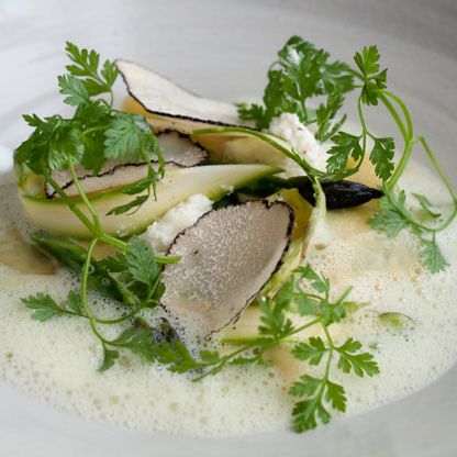 黑胡椒松露芦笋宽面条。