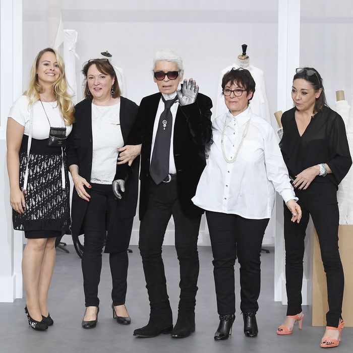 Verduisteren fluiten grond Karl Lagerfeld Took a Bow With His Seamstresses