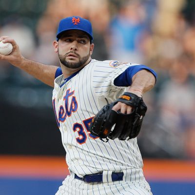 NEW YORK, NY - JUNE 20: Dillon Gee #35 of the New York Mets pitches in the first-inning against the Baltimore Orioles at CitiField on June 20, 2012 in the Flushing neighborhood of the Queens borough of New York City. (Photo by Mike Stobe/Getty Images)