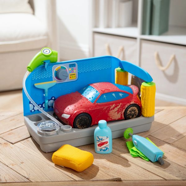 Melissa & Doug Spray & Shine Car Wash Play Set