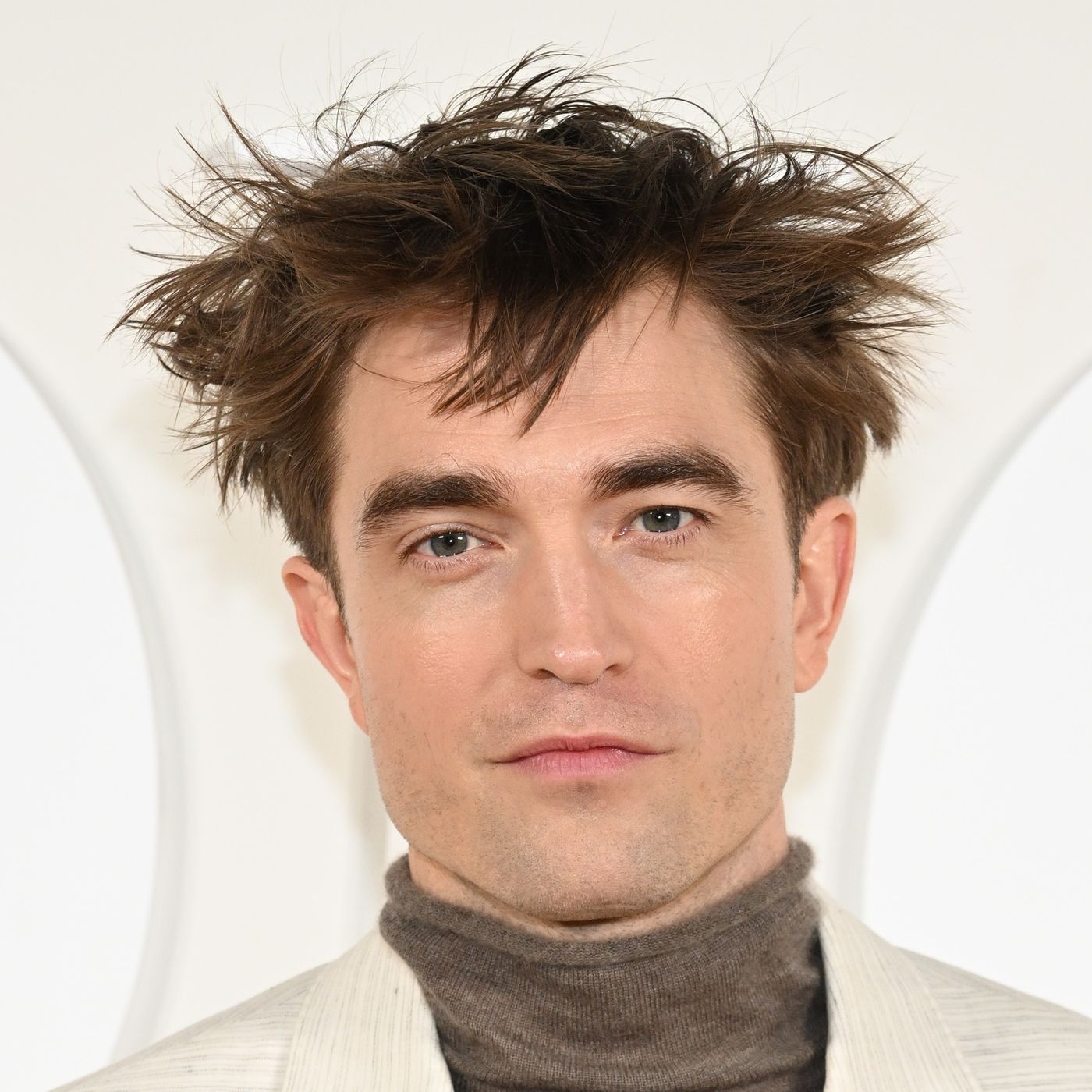 Robert Pattinson Shot His Own 'GQ' Cover In Quarantine, image size:1400x1400