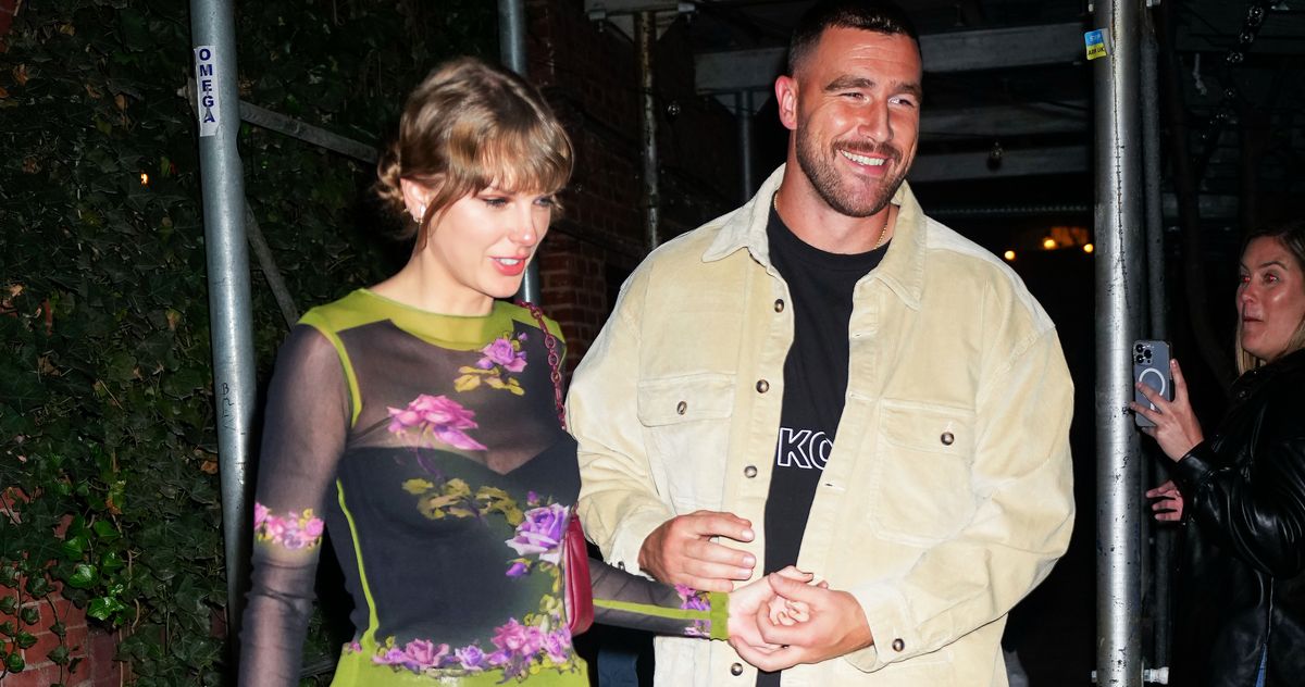 Taylor Swift and Travis Kelce Gave Us a Little Kiss - TrendRadars