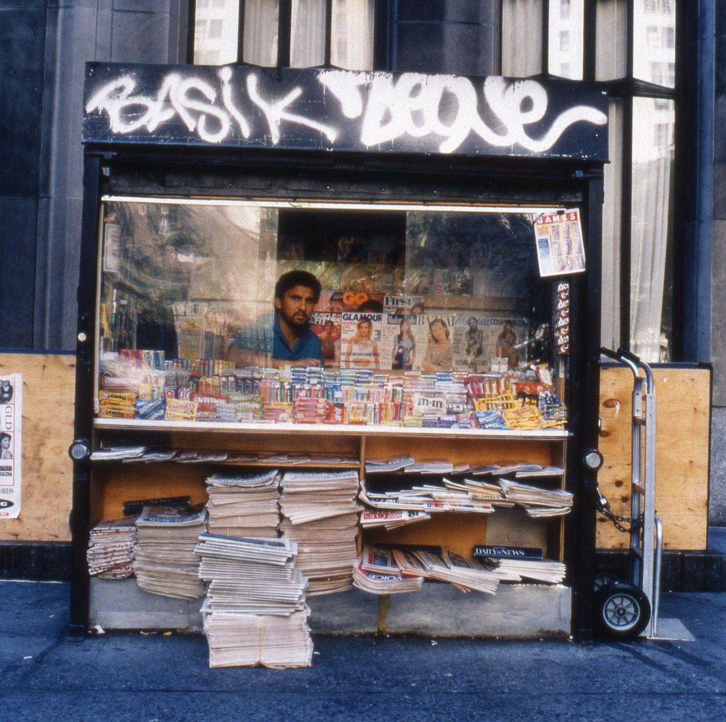 These Photos of ’90s Newsstands Will Take You Back to a Grittier (and