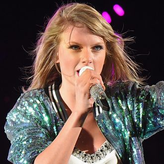 Live Review: Taylor Swift at Houston's Minute Maid Park (9/9)