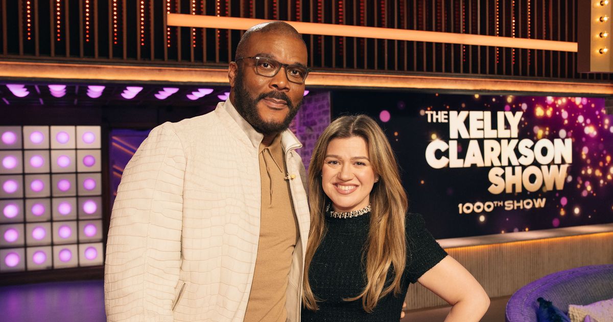 Kelly Clarkson Made It Back For Her Show’s 1,000th Episode