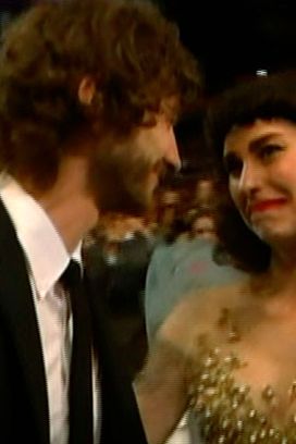 Right after Gotye and Kimbra won for Best Record, it sure looked like they were going to kiss, but then they didn't. We guess somebody is someone a certain somebody used to know.