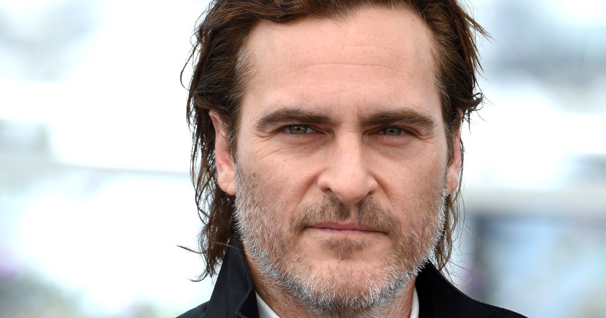 戛納：華金·菲尼克斯（Joaquin Phoenix）現在是動作英雄，但他一直保持腹部