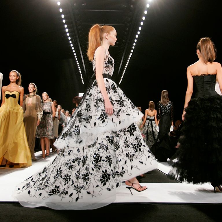 A Look Back at Oscar de la Renta’s Greatest Runway Hits