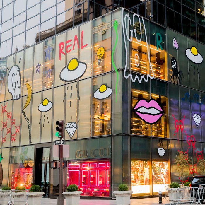 Bevidstløs Gøre klart Konfrontere GucciGhost Has Tagged Gucci's Manhattan Flagship Store