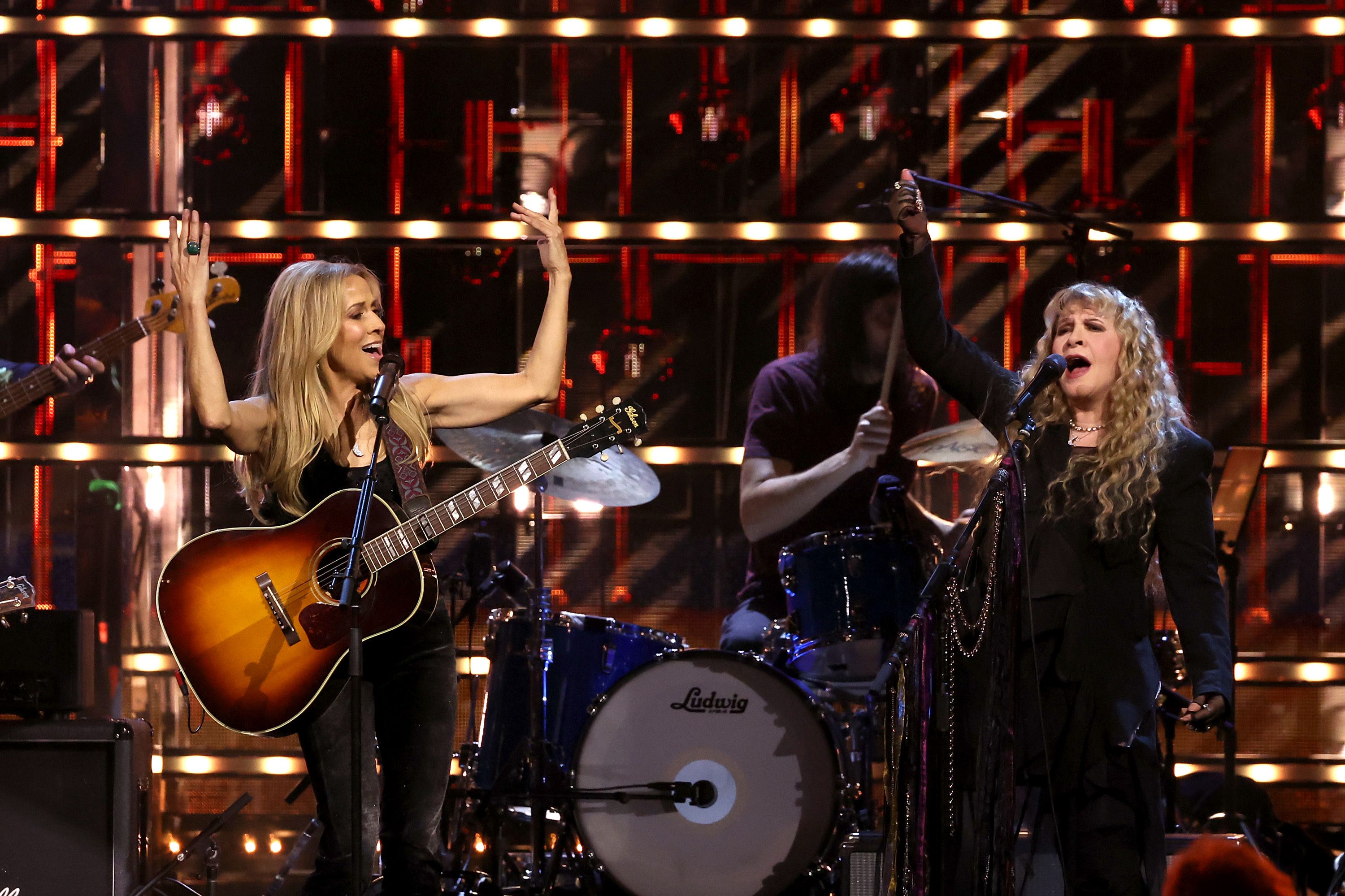 https://pyxis.nymag.com/v1/imgs/ae8/6ba/a8a4edf87472377f0ce44569c451edf80e-stevie-nicks-sheryl-crow.jpg