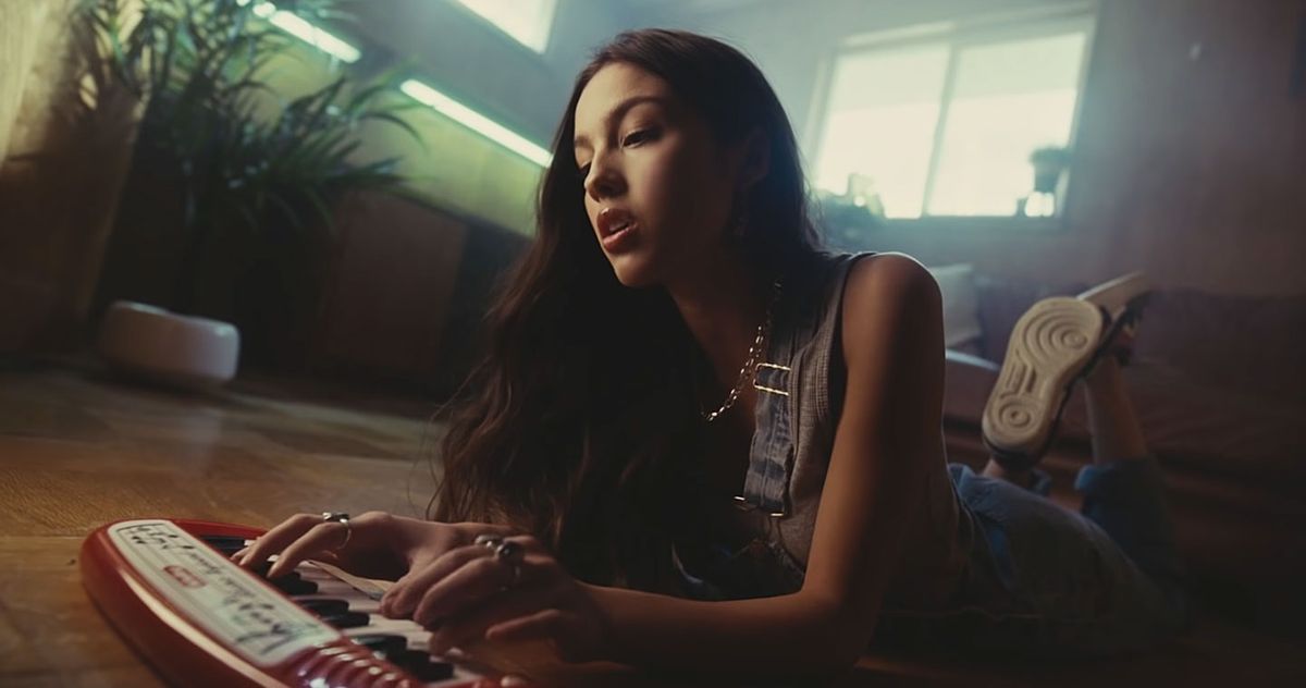 奧莉薇亞羅德里戈 (Olivia Rodrigo) 的《駕照》首秀便登上第一名