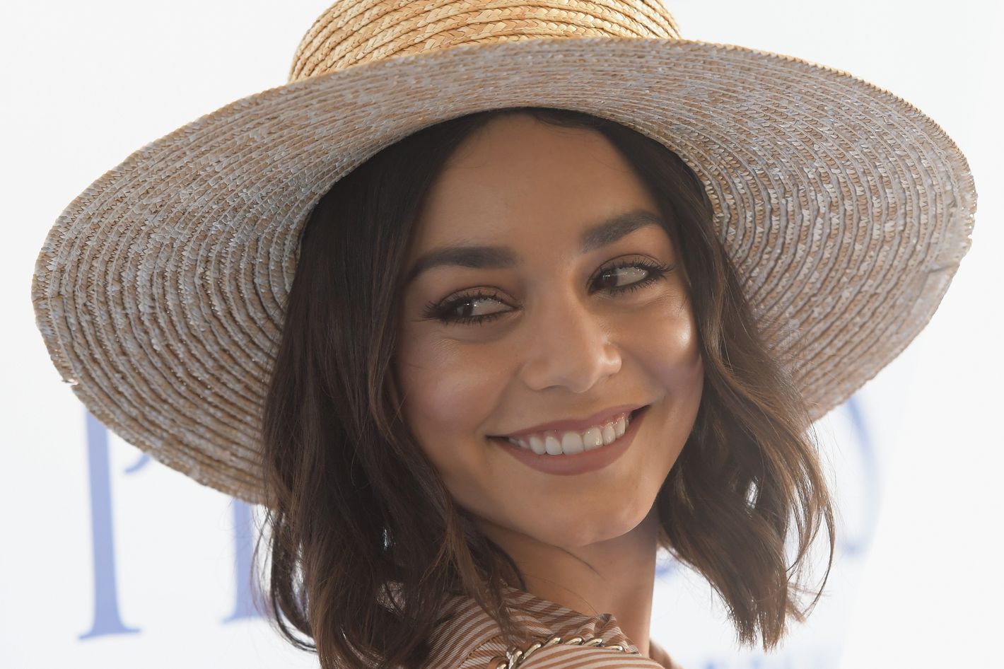 Vanessa Hudgens / Vanessa Hudgens Sie Uberrascht Ihre Fans High School Musical Comeback Bunte De