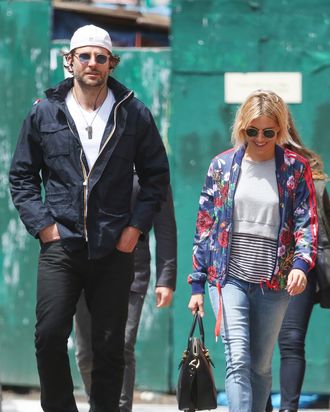 5357771ae43d67793da0812fbb23a24bd7 21 bradley cooper sienna miller lotd.rvertical.w330