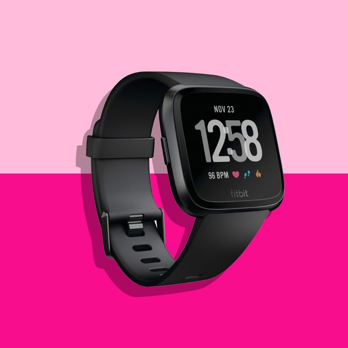Agent krystal humor Fitbit Versa Smartwatch Sale 2020 | The Strategist
