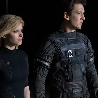 DF-14999r Reed Richards (Miles Teller) and Sue Storm (Kate Mara) harness their daunting new abilities to save Earth from a former friend turned enemy. Photo credit: Alan Markfield