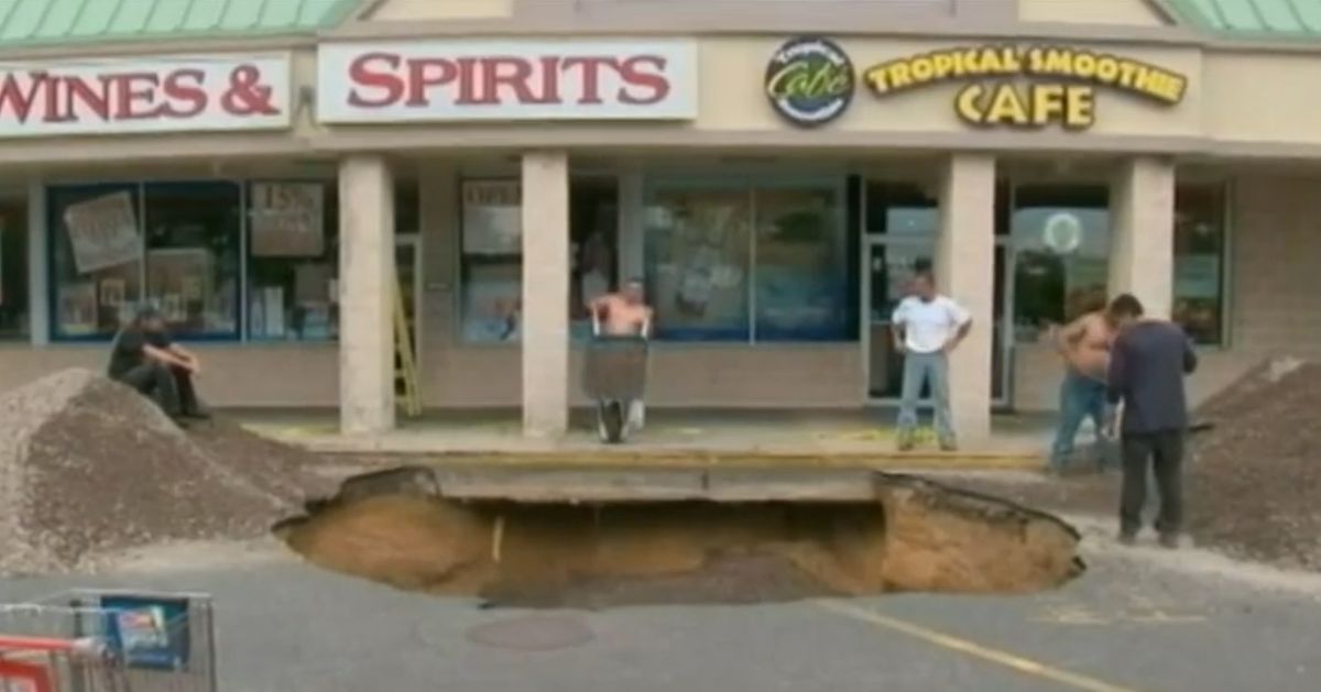 Sinkholes 2014 Giant Sinkhole Swallows Part Of Long Island Parking Lot
