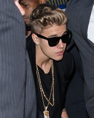 Justin Bieber is rushed into The Ziegfeld Theater after his car was followed by dozens of running fans.