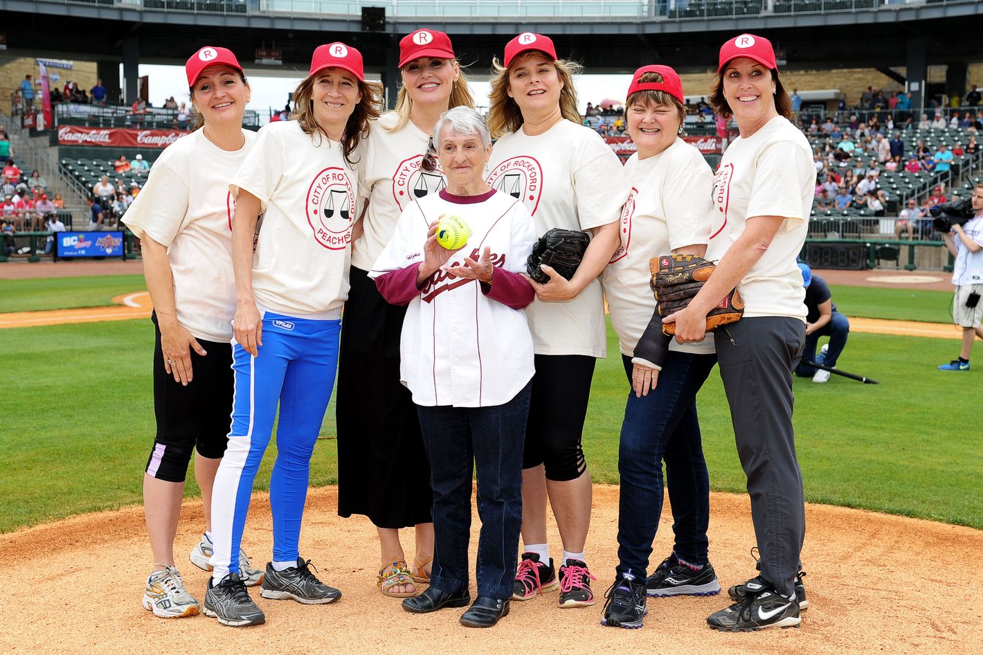 Geena Davis reflects on 'A League of Their Own' impact at 25th anniversary  game – East Bay Times