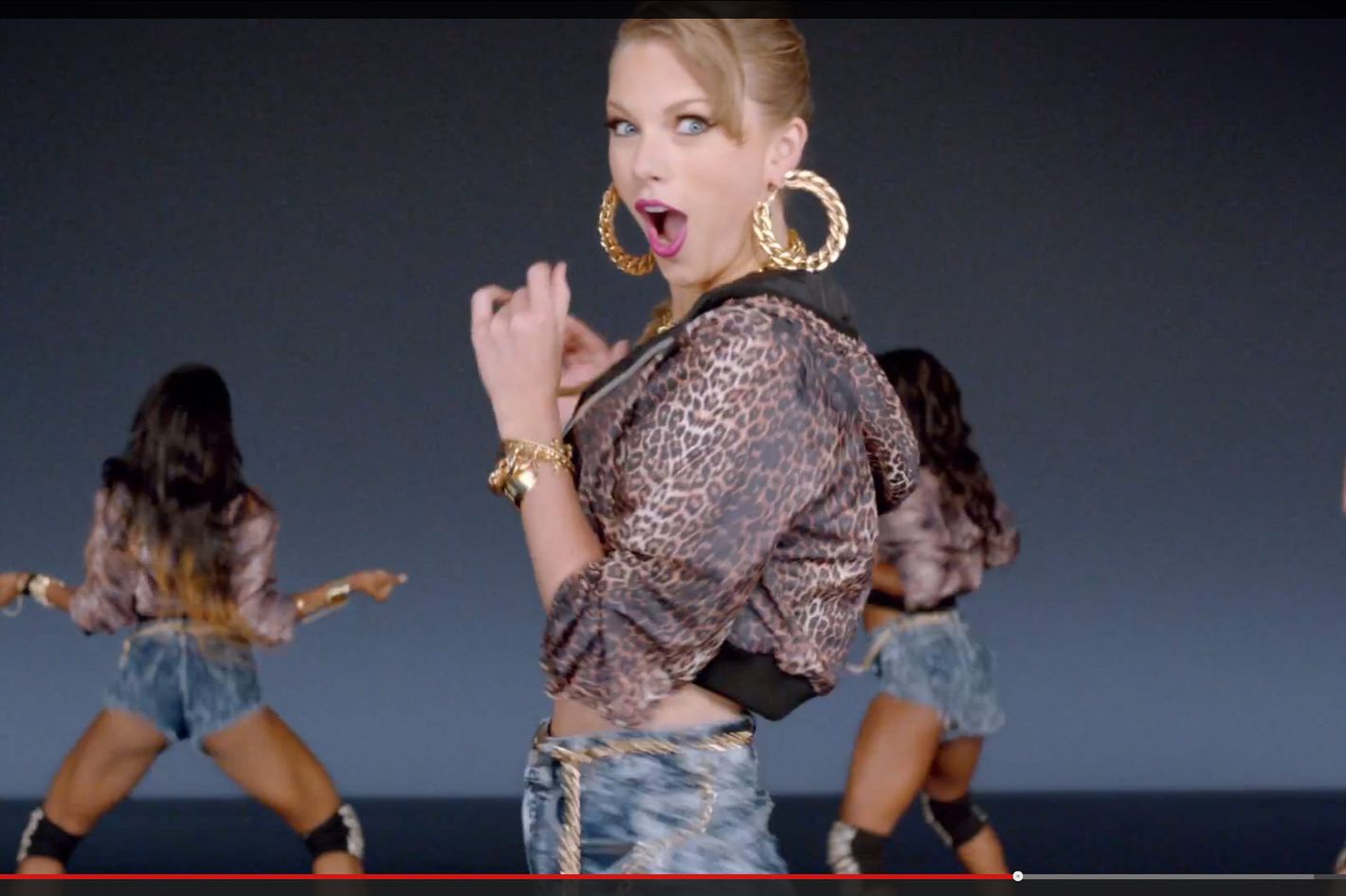 Taylor Swift - Shake It Off (Taylor's Version) (Lyric Video) 