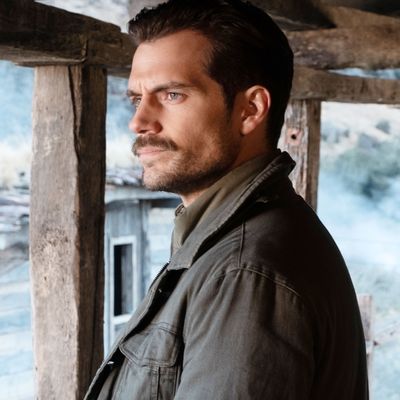 Henry Cavill's Age Appropriateness for Superman Debated on Holiday