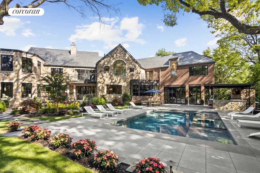 The $8.5 Million Staten Island Mansion With Its Own Salon