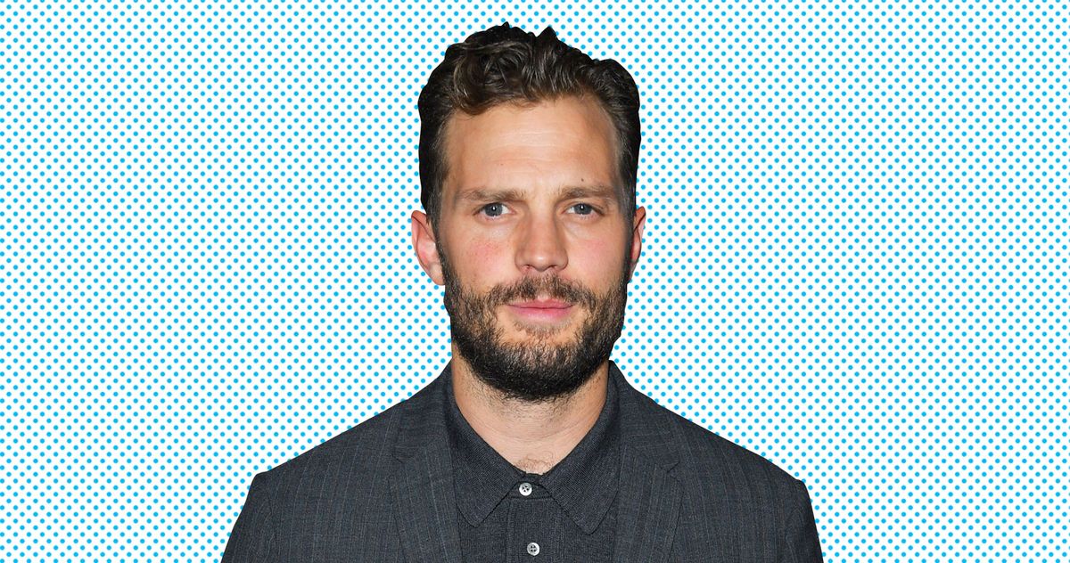 傑米多南 (Jamie Dornan) 為他的大衣撕破了幾件襯衫倒鉤和星形場景