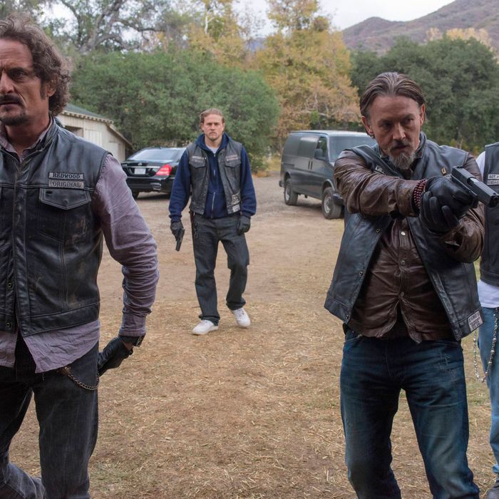 SONS OF ANARCHY You Are My Sunshine -- Episode 612 -- Airs Tuesday, December 3, 10:00 pm e/p) -- Pictured: (L-R) Kim Coates as Alex 'Tig' Trager, Tommy Flanagan as Filip 'Chibs' Telford, David Labrava as Happy -- CR: Prashant Gupta/FX