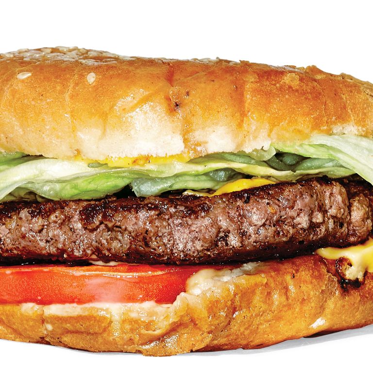 这种又大又松软的汉堡简直太完美了——松松垮垮、松松垮垮的，在煎锅上被一个人津津有味地砸碎，他一边吃着西式煎蛋卷，一边在奶昔中间夹着一份烙饼。对于经典的汉堡大餐来说，老式咖啡店的热闹氛围是无与伦比的。