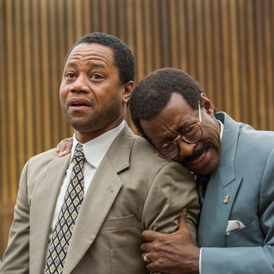 THE PEOPLE v. O.J. SIMPSON: AMERICAN CRIME STORY “The “Verdict” Episode 110 (Airs Tuesday, April 5, 10:00 pm/ep) -- Pictured: (l-r) Cuba Gooding, Jr. as O.J. Simpson, Courtney B. Vance as Johnnie Cochran. CR: Prashant Gupta/FX