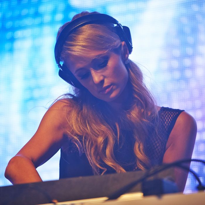 Paris Hilton, DJ.