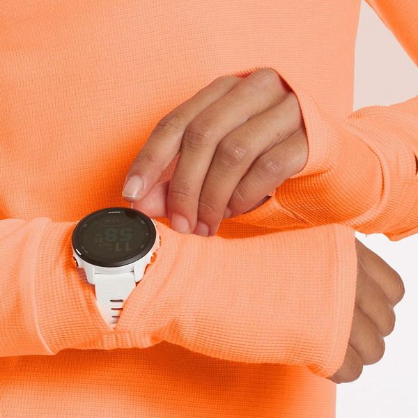 Oiselle Running Shirt Watch Window Review 2021 | The Strategist