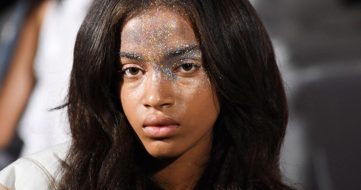 how-to-wear-glitter-on-your-face