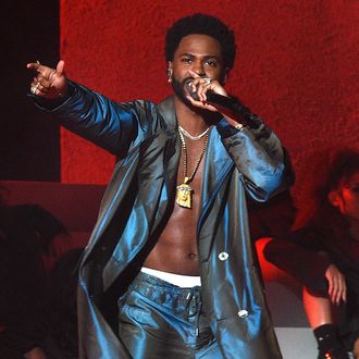 Big Sean performs Sacrifices, Moves, and Bounce Back (2017 BET  Awards) : r/hiphopheads