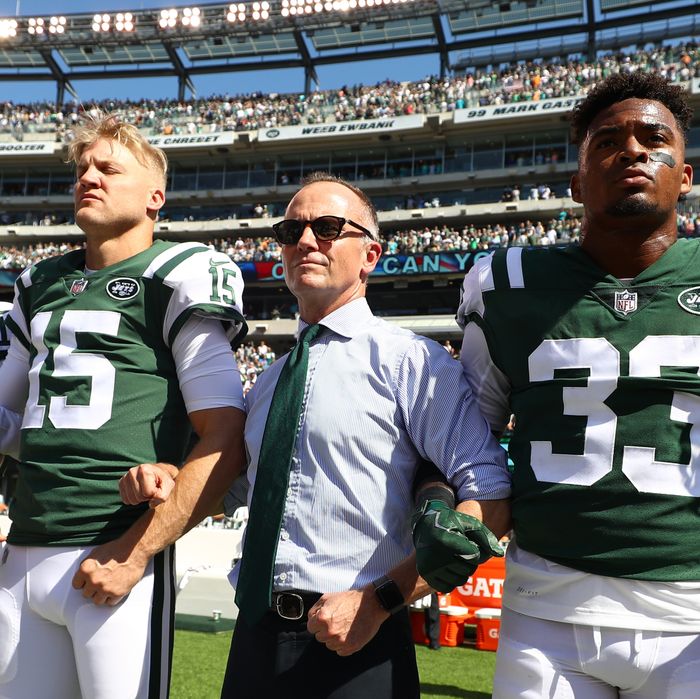 NY Jets Chairman Says He'll Pay Fines for Players Kneeling for Anthem