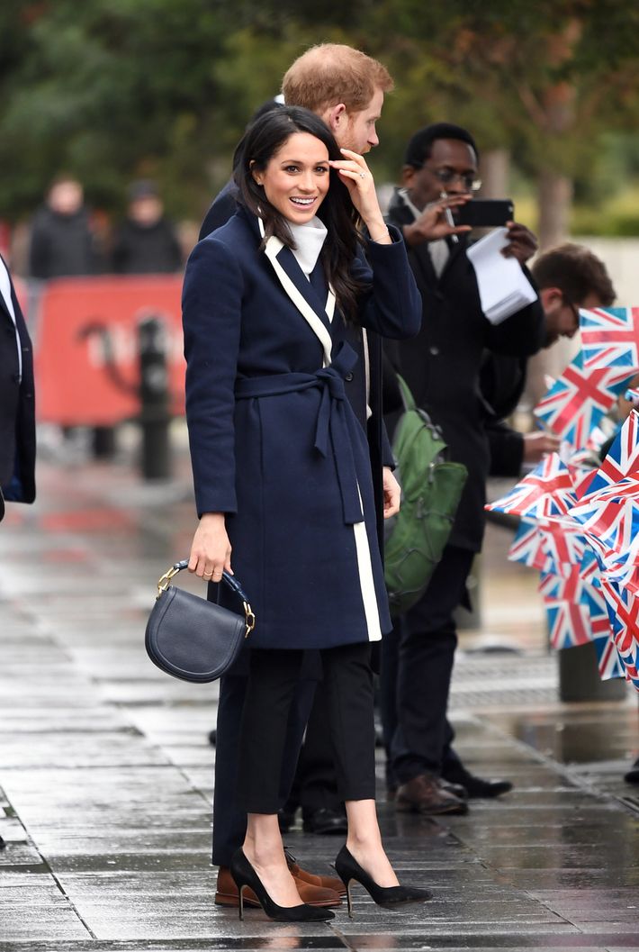 Meghan markle outlet outfits