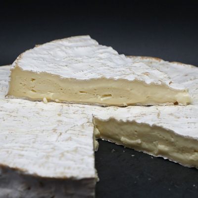 Brie is one of the many cheeses that can contain nisin.