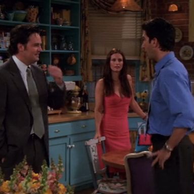 50 of the Best Outfits From All 10 Seasons of Friends