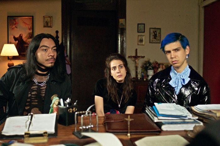 Bernardo Velasco, Ana Fabrega, and Julio Torres in Los Espookys.
