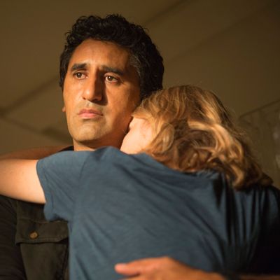 Cliff Curtis as Travis and Kim Dickens as Madison - Fear The Walking Dead _ Season 1, Episode 5 - Photo Credit: Justina Mintz/AMC