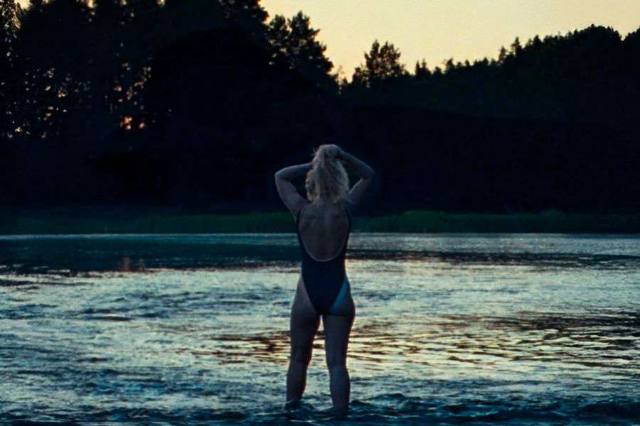 All the Cool Girls Are Taking Themselves Out to Sea