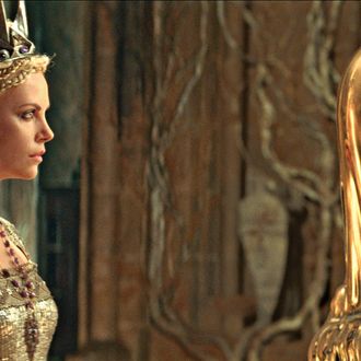 The Queen (CHARLIZE THERON) consults with the Mirror Man in the epic action-adventure 